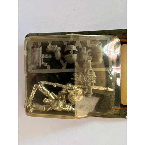 Warhammer 40k Chaos Marine Icon Bearer Citadel ©2000 Games Workshop SEALED - Picture 3 of 6